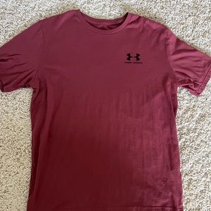 Marron Under Armour shirt